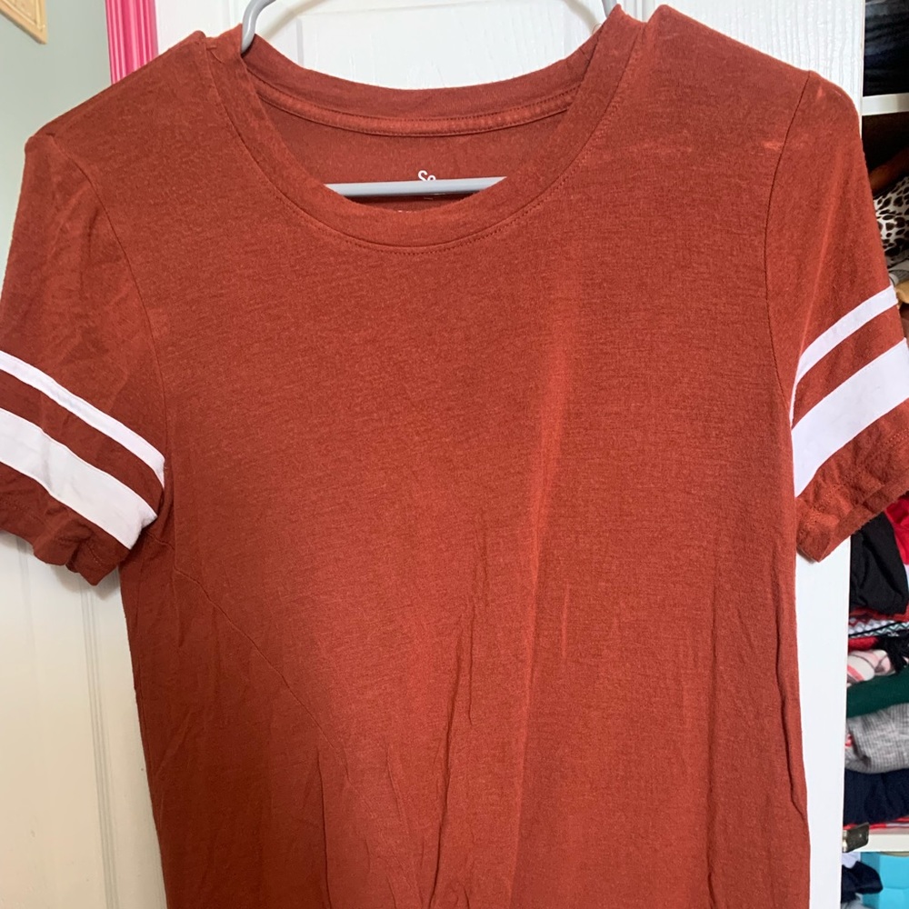 SO maroon sporty tee